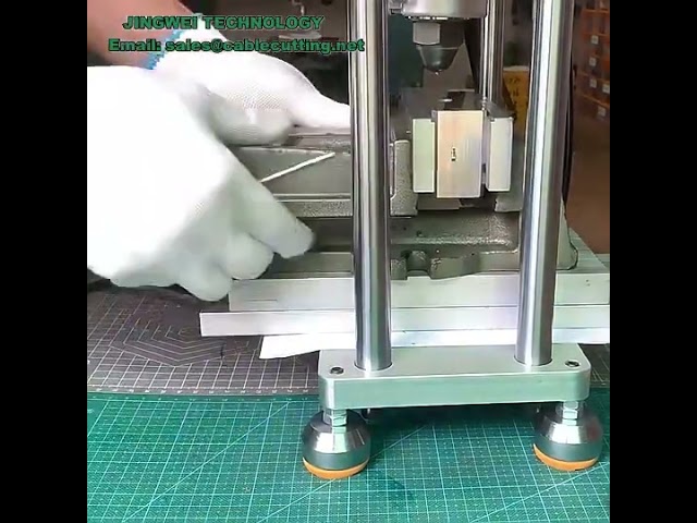 Máquina de Moldeo por Inyección Vertical de 50g - Inyectora de Plástico de Escritorio para Prototipos y Piezas USB