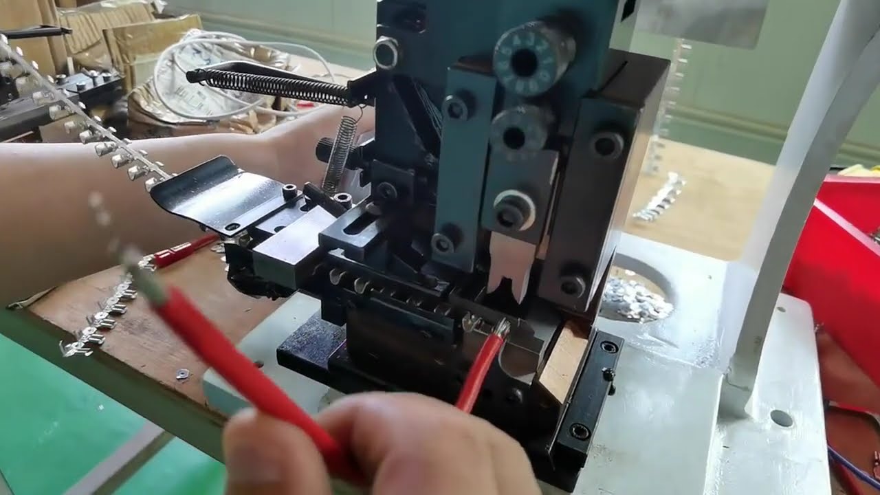 Máquina de Terminales 2T + Equipo de Molde Horizontal | Alta Productividad