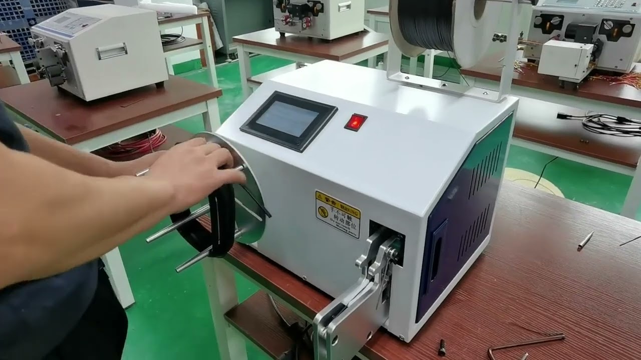 Máquina automática de bobinado y atado para cables de 3 metros – Funcionamiento real
