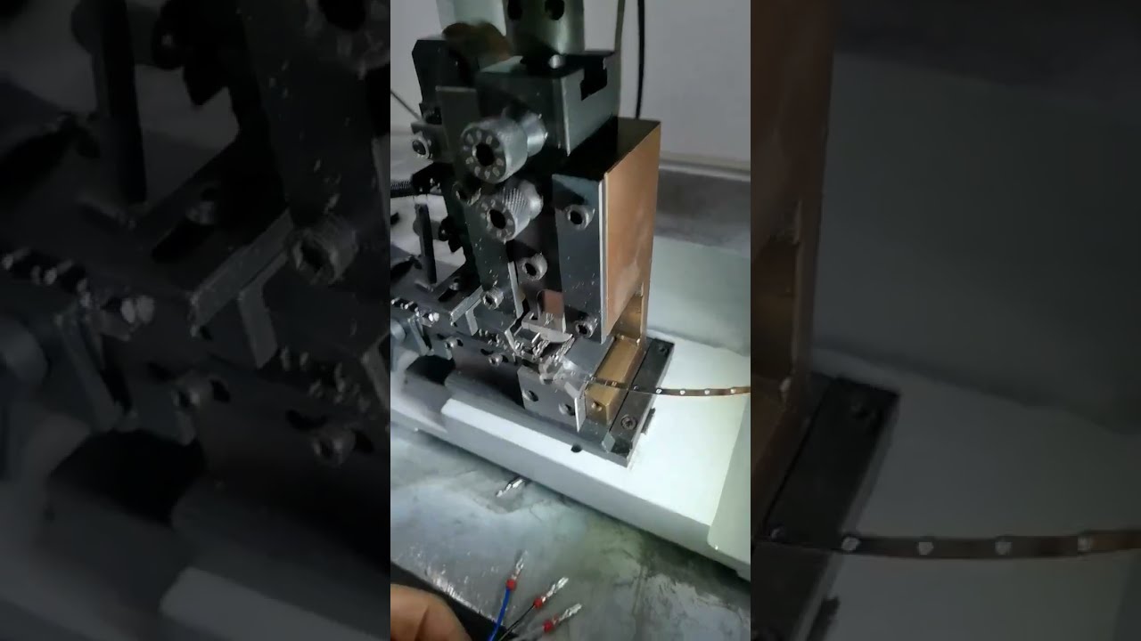 Máquina de inserción de enchufes impermeables y crimpado de terminales - Video real de trabajo | #fábrica #maquinaria
