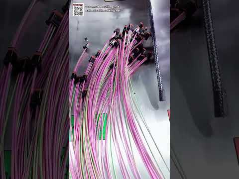 Máquina totalmente automática para crimpado de terminales doble extremo e inserción de alojamiento simple