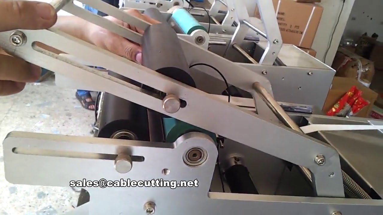 Máquina etiquetadora para botellas de plástico pequeñas - Etiquetado automático eficiente