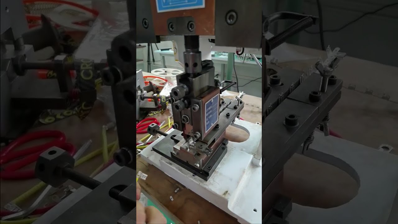 Máquina de Terminales 2T con Molde para Terminales Bandera | Crimpado Preciso #maquina #pelacables