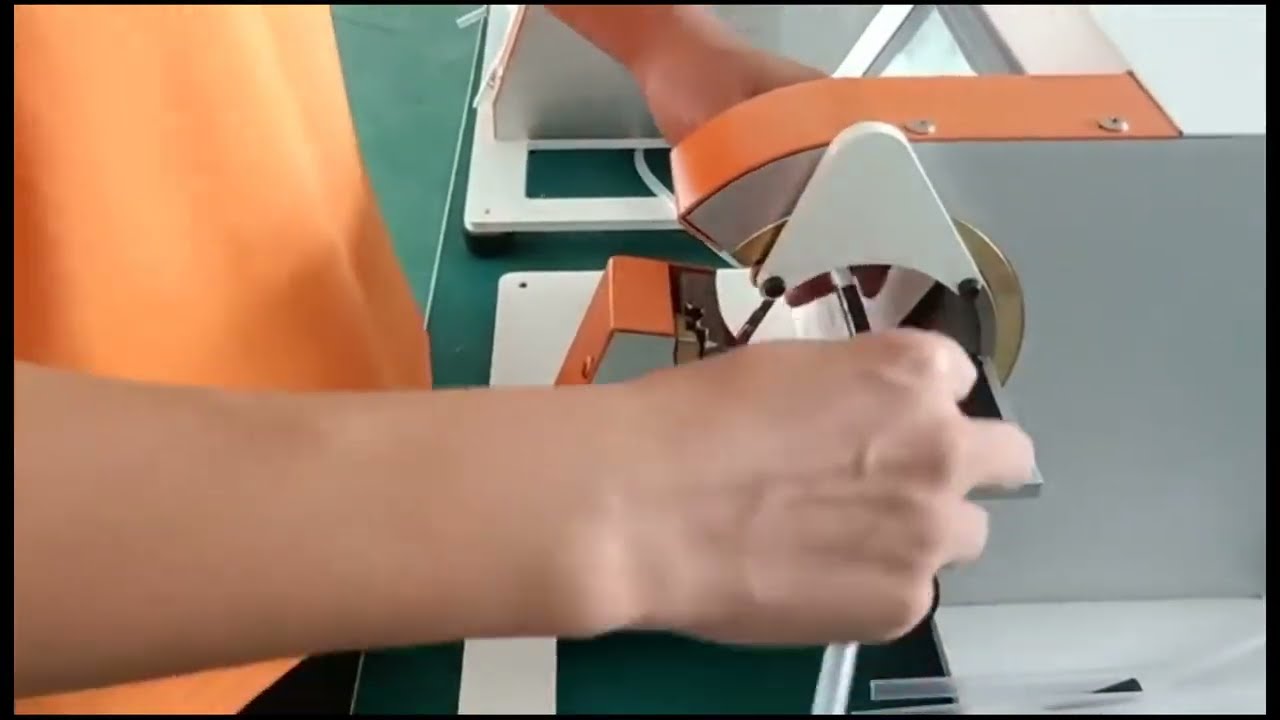 Máquina semi automática para enrollar cinta en arneses de cables