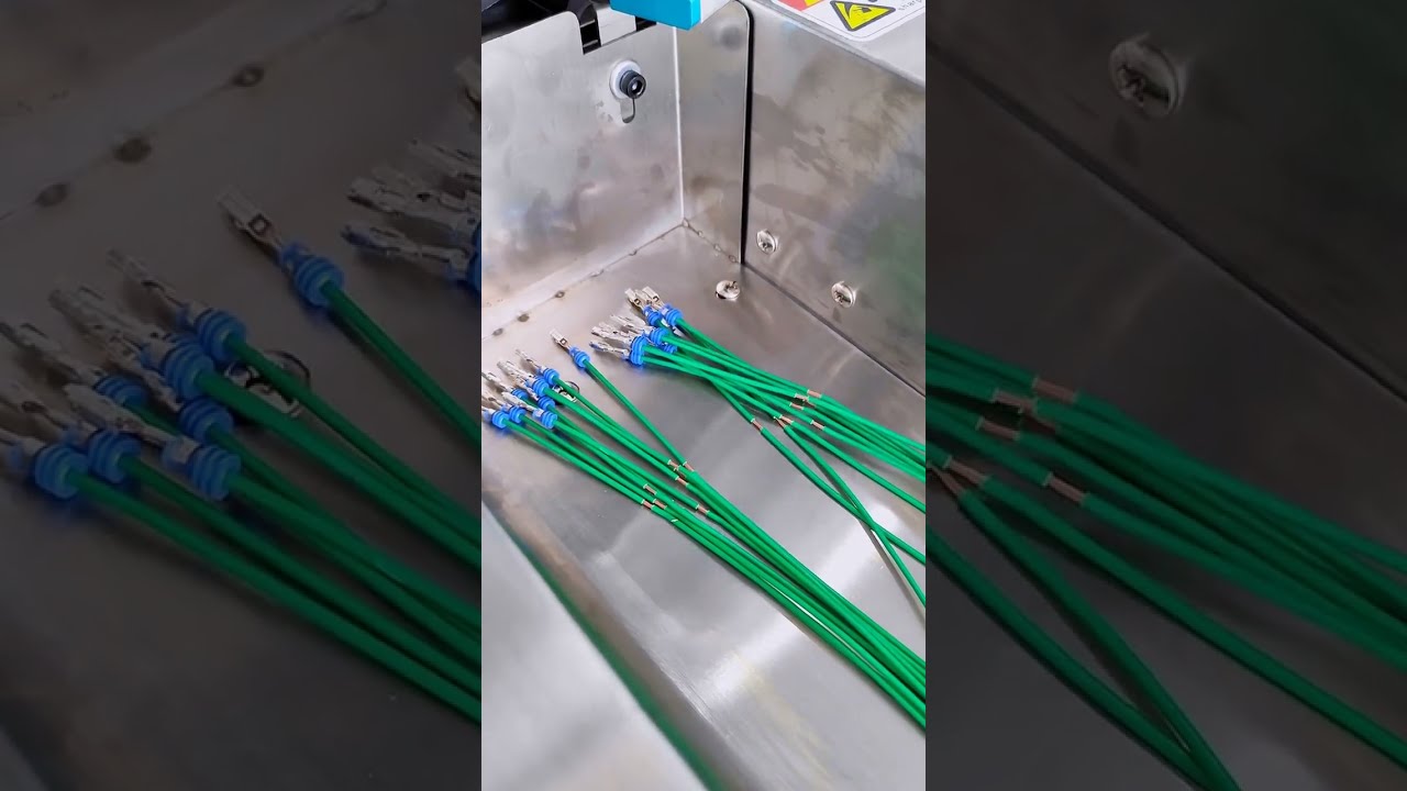 Procesamiento de arneses de cables con pelado intermedio e inserción de tapón de lluvia para cableado paralelo de vehículos eléctricos #máquina