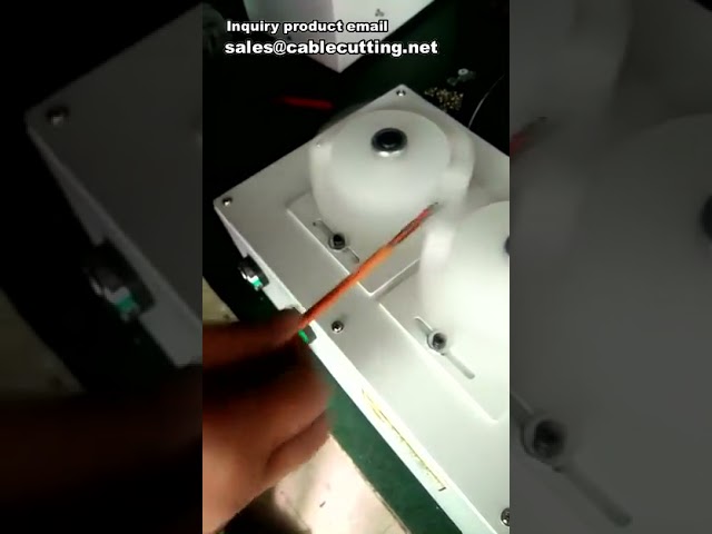 Máquinas y herramientas para cepillado y peinado de trenzas en cables blindados y de datos