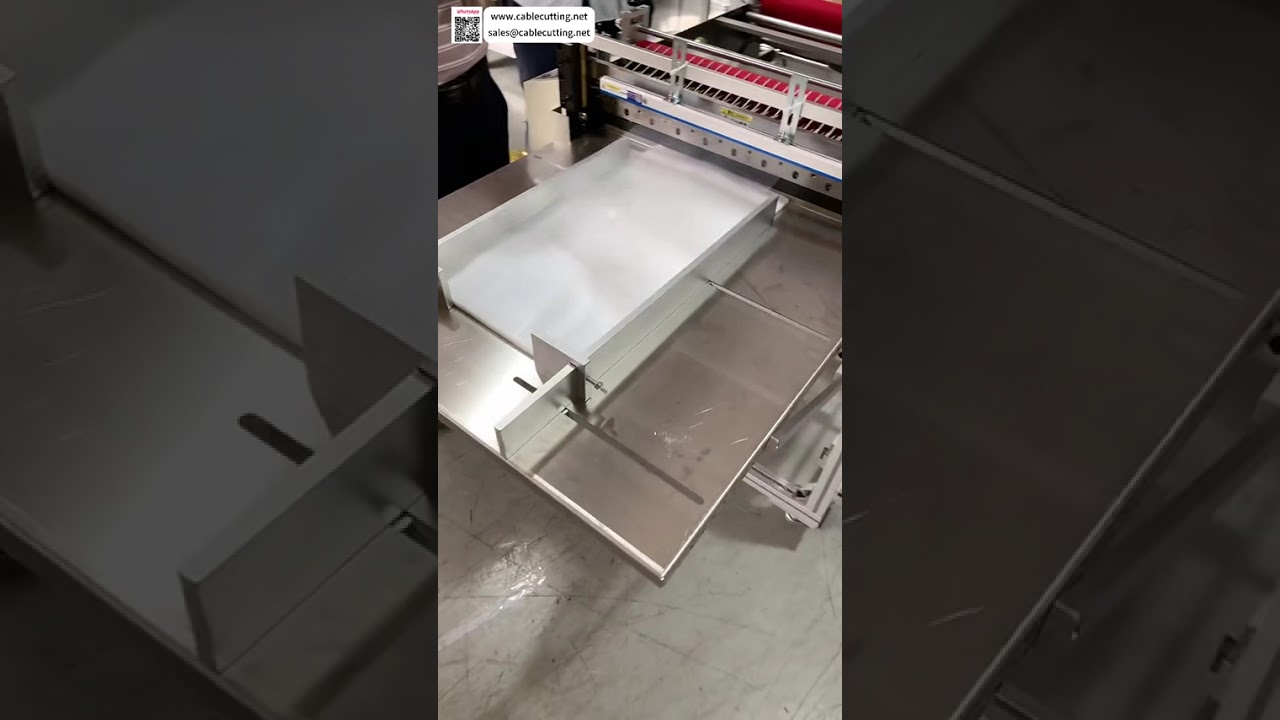 Sistema de fabricación con máquina automática de desenrollado y corte de rollo a hoja para película